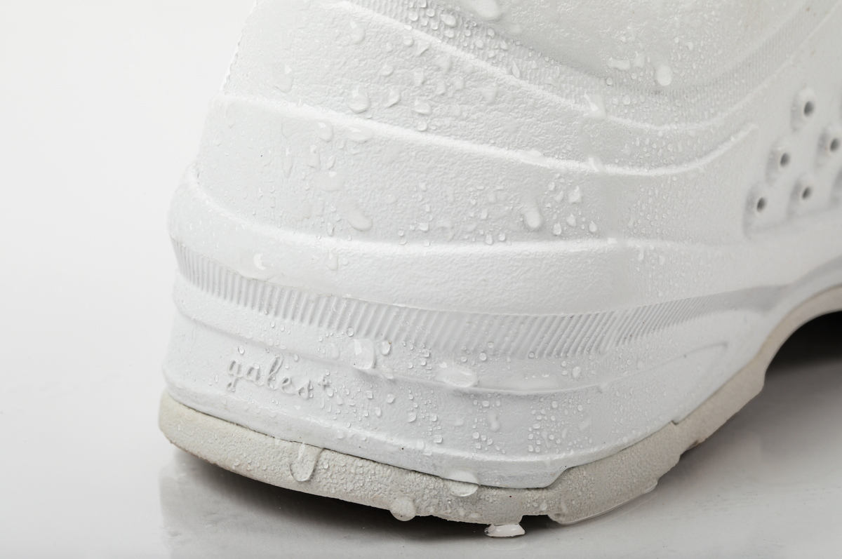 Why Healthcare Workers Need Slip-Resistant Shoes